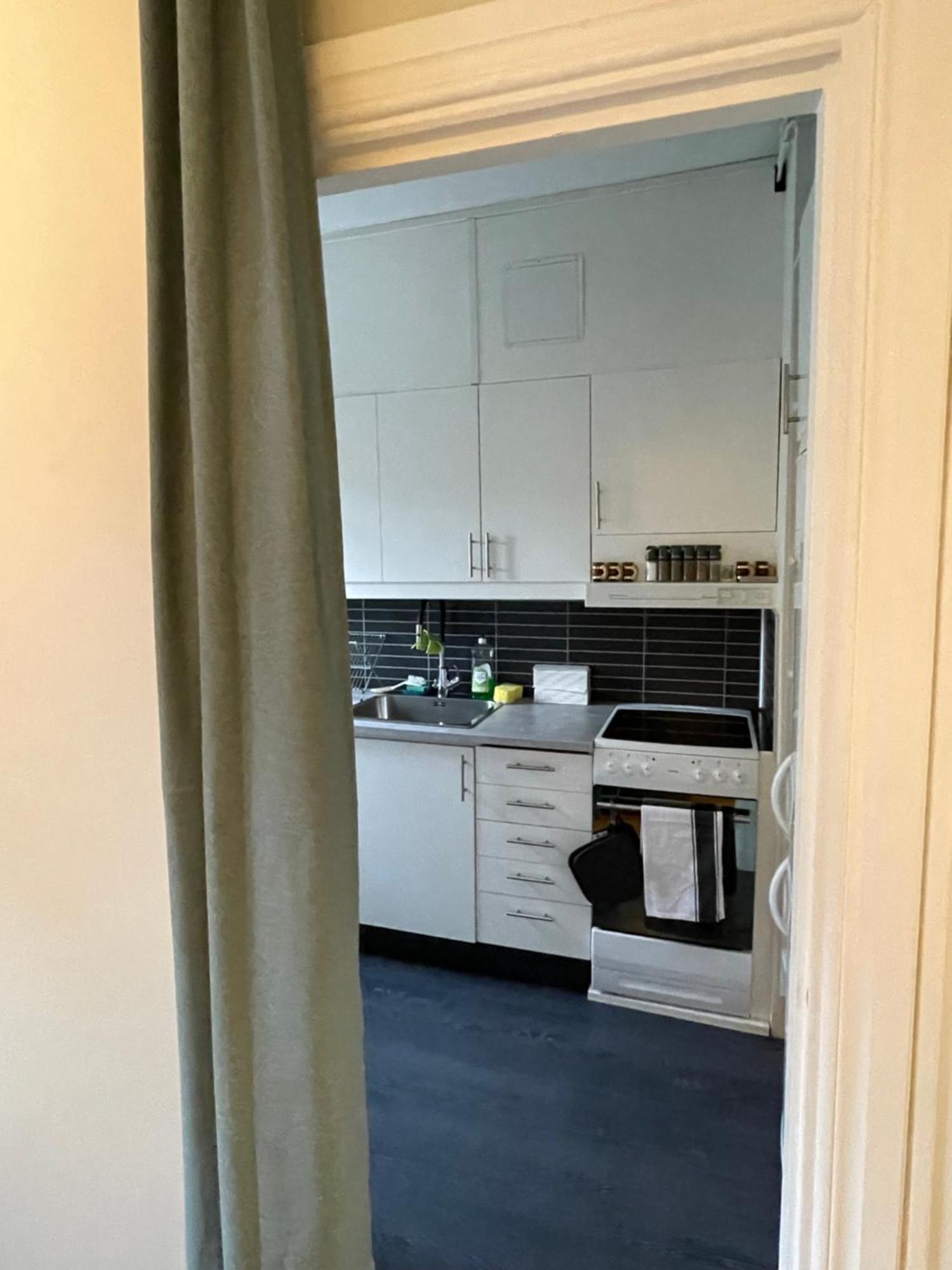 Fin Laegenhet Naera Centrum Örebro Esterno foto